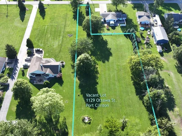 1129 Ottawa Dr, Port Clinton, OH 43452