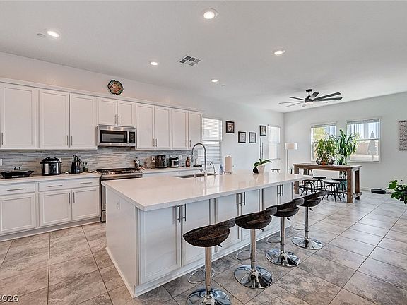 4th image of 33 Reverie Heights Ave