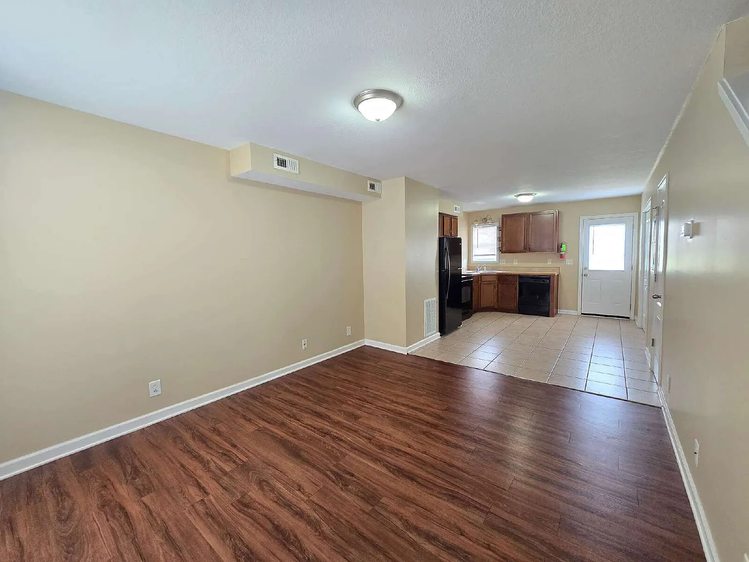 2 bed, 1.5 bath, 950 sqft, $950 — Photo 3