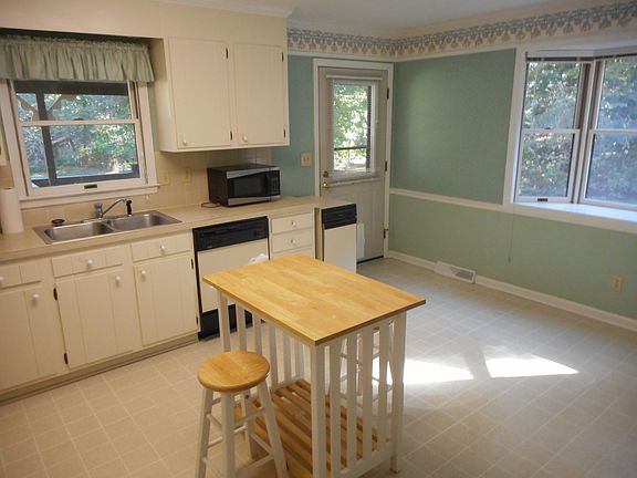 Kitchen with bay window