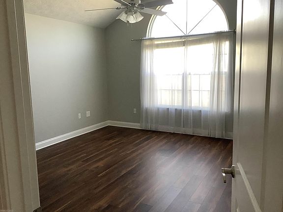 5th image of 330 Revolution Cir #34-2