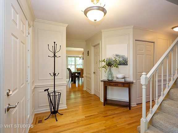 2nd image of 337 Bloomfield Cir