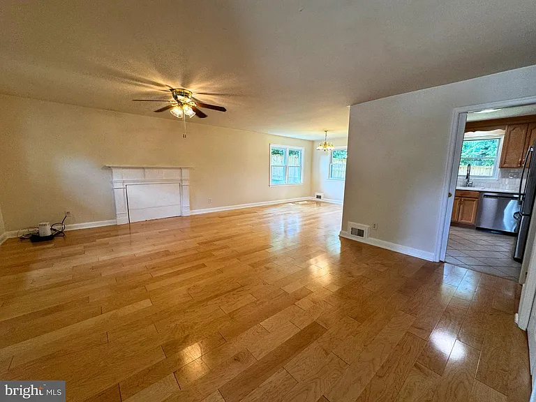 3300 N Harrison St — Photo 4