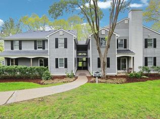 147 Countryside Dr, Basking Ridge, NJ 07920