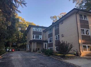 8285 Archer Ave APT 4, Willow Springs, IL 60480