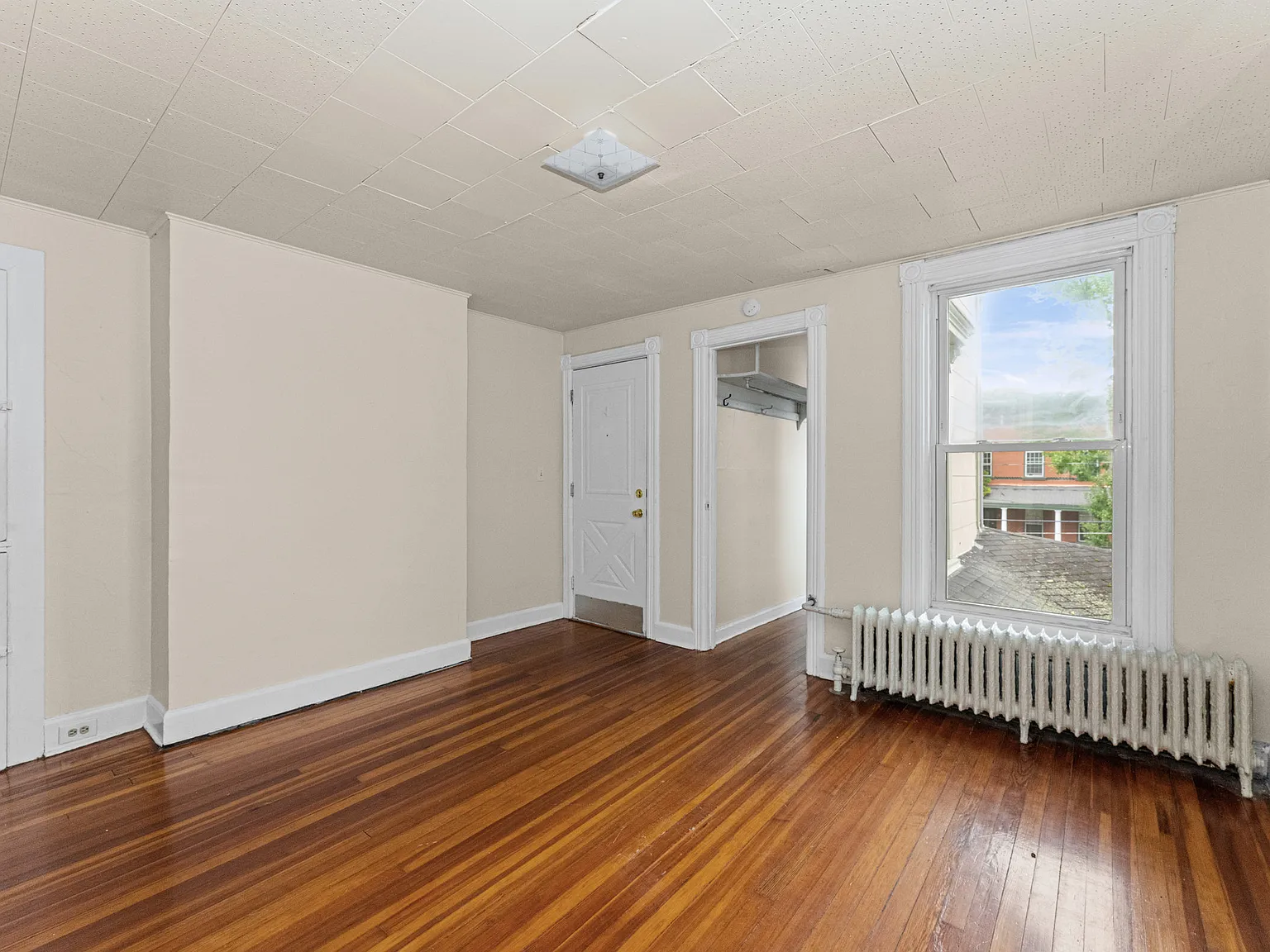 106 S Lake Ave — Photo 3