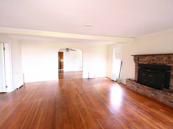 living room additional vi