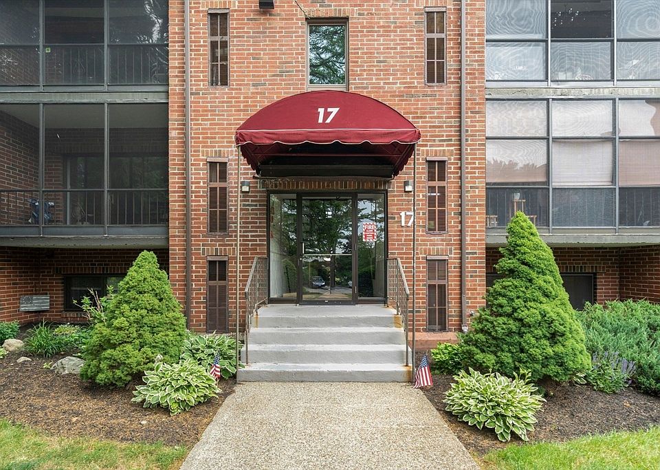 1st image of 221 Oak St APT 17-12