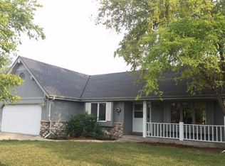 4137 W McGinnis Dr, Franklin, WI 53132