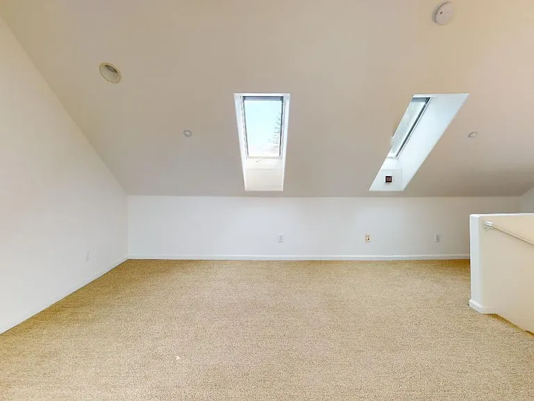 626 Broad St — Photo 32