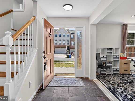 3rd image of 1225 Cambria Ter NE