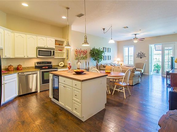 4th image of 1674 Lakemont Ave Unit 302