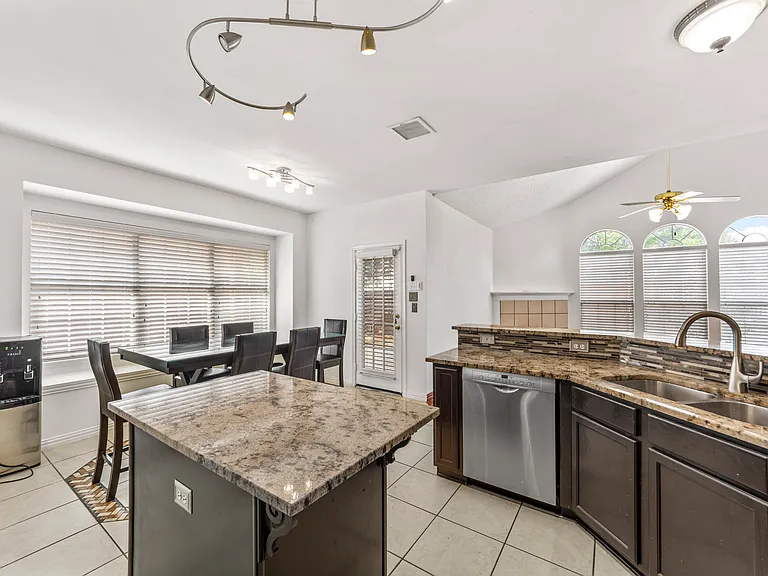 764 Whitman Pl — Photo 12