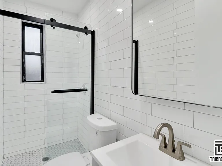 1721 E 8th St #3R — Photo 6