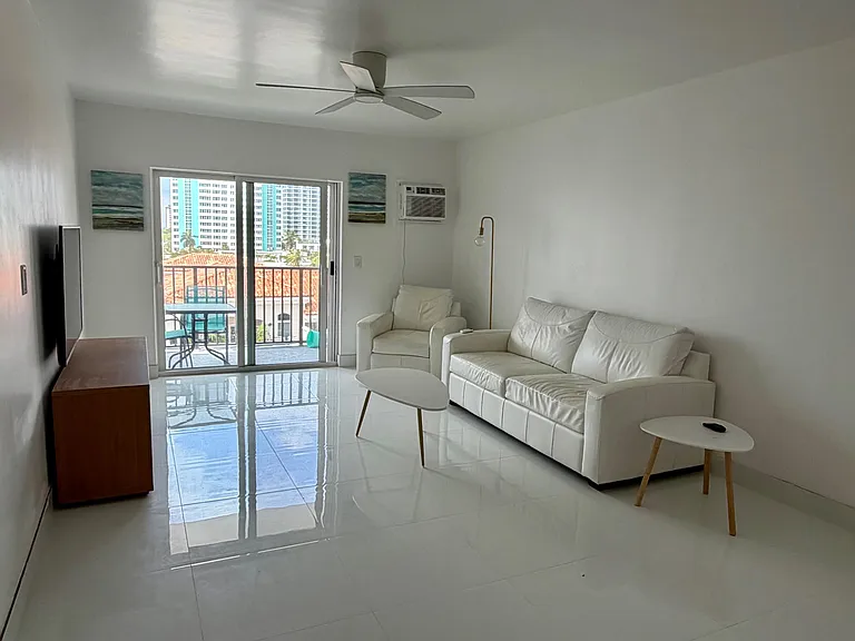 3000 Riomar St #703 — Photo 6