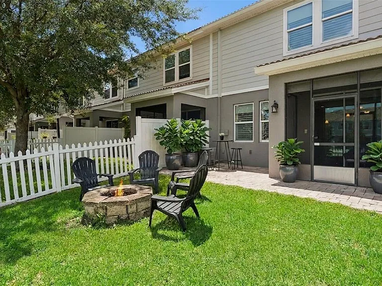9194 Shepton St — Photo 32