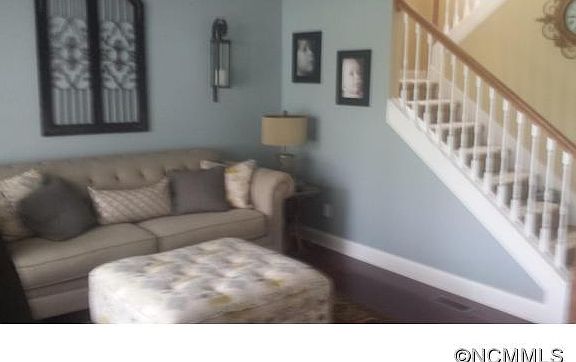 4th image of 140 Blackberry Ln