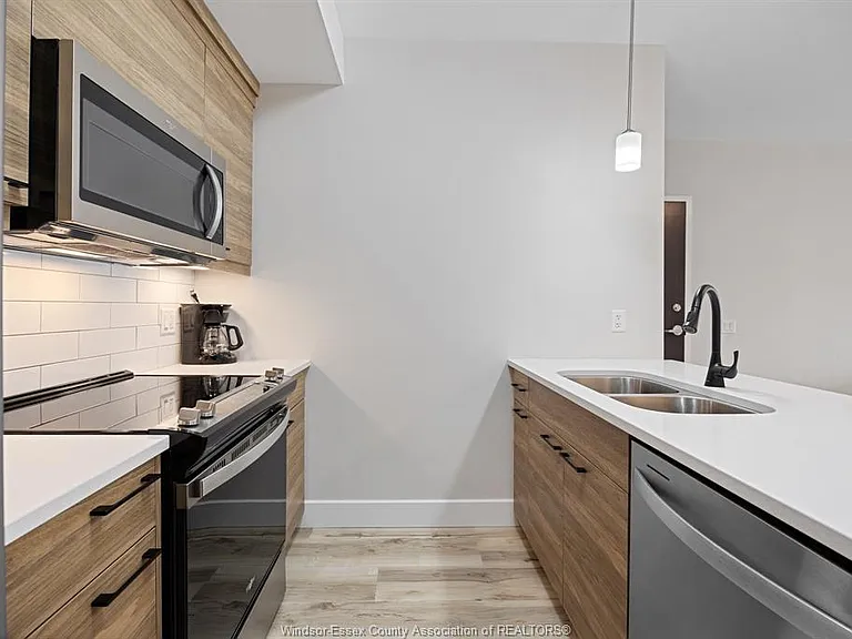 224 Main St E #602 — Photo 10