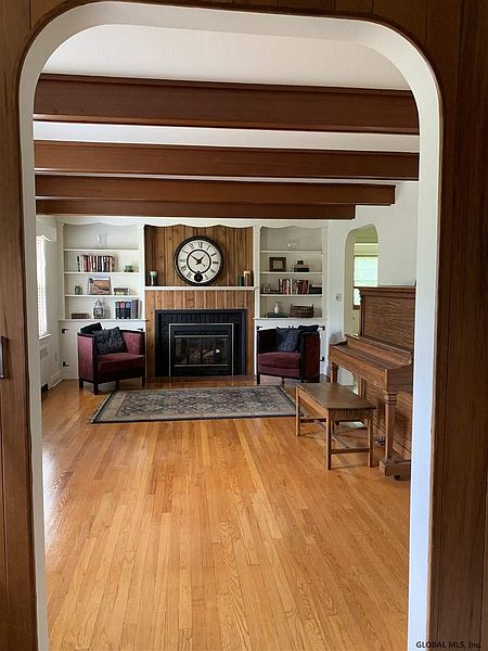 5th image of 1574 SPRING AV