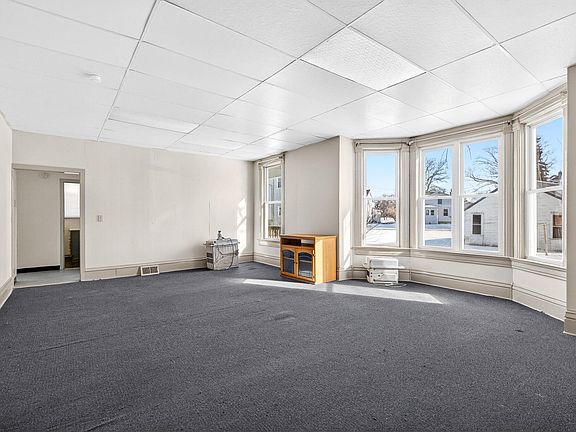 3rd image of 328 E Fond Du Lac St