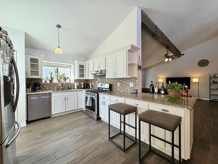 6851 Amposta Dr — Photo 10