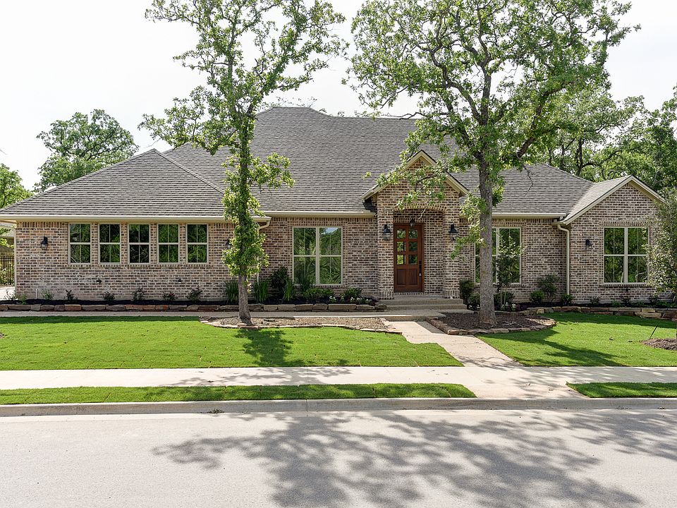 1st image of 1404 Royal Adelade Dr