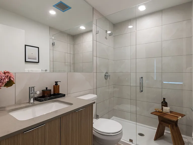 5828 Granville St — Photo 7