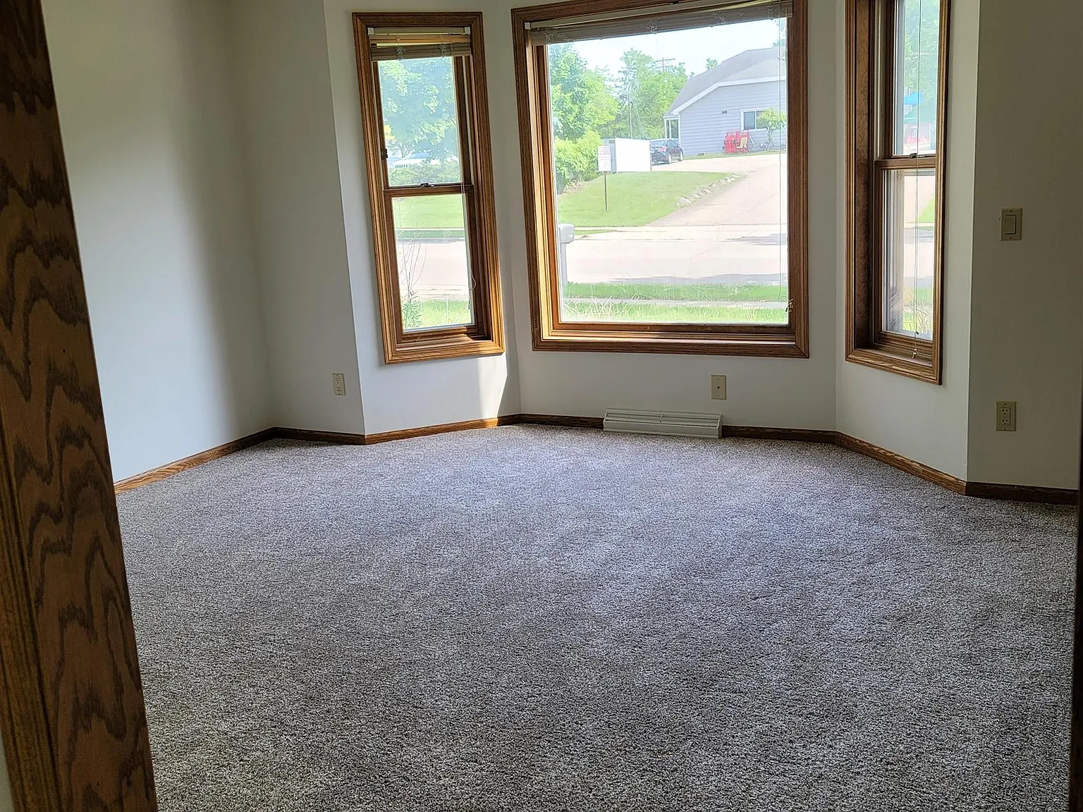 3 bed, 2.5 bath, 1850 sqft, $2,700 — Photo 2