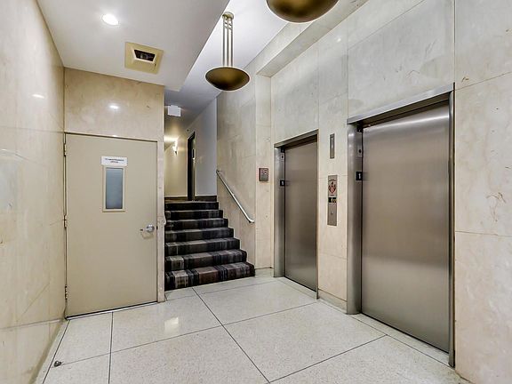 5th image of 555 W Cornelia Ave APT 906