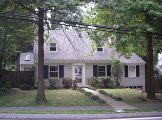 5806 Wilson Ln, Bethesda, MD 20817