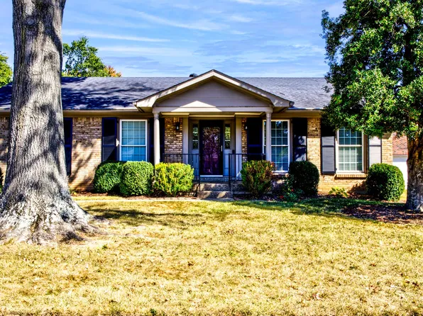 905 Ambridge Dr, Windy Hills, KY 40207