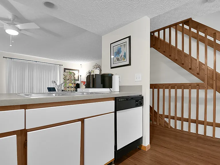 Oak Bend Commons — Photo 8