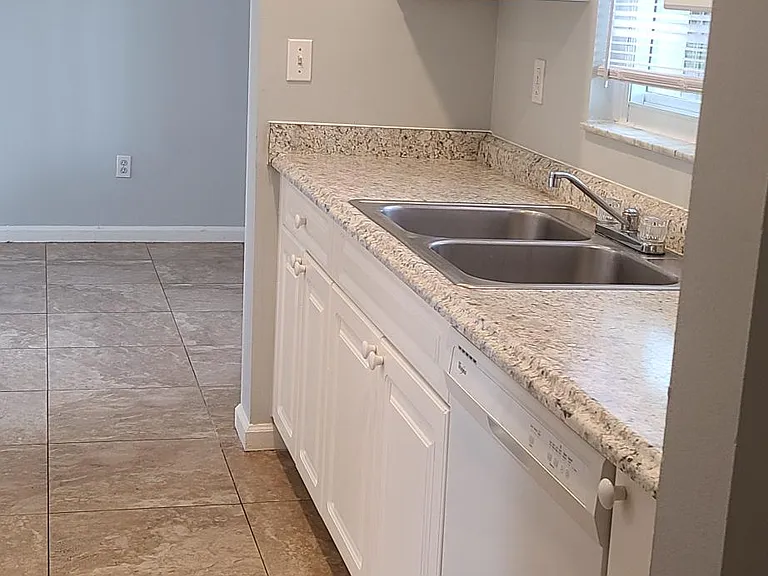 13793 Yarmouth Dr — Photo 8