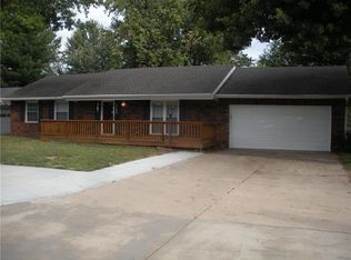 2933 Cook Rd, Saint Joseph, MO 64506