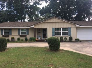 832 Pershing Dr E, Ardmore, OK 73401