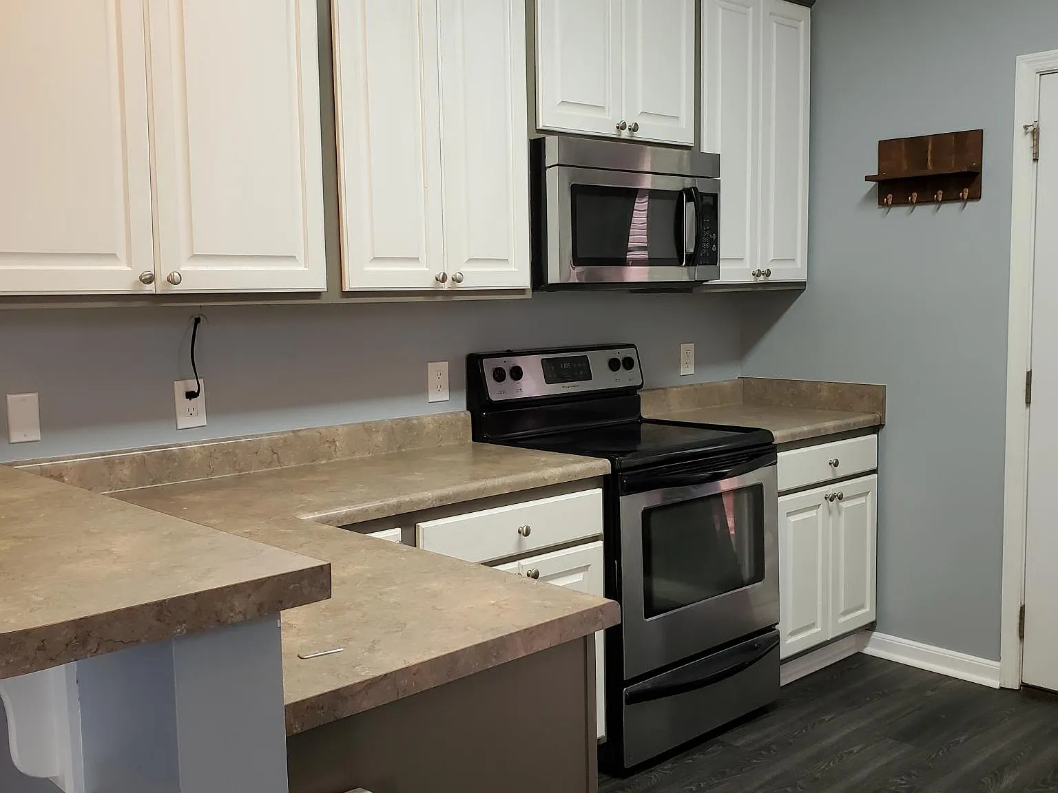 4 bed, 1880 sqft, $2,100 — Photo 3
