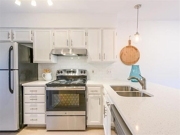 Stainless appliances all convey.