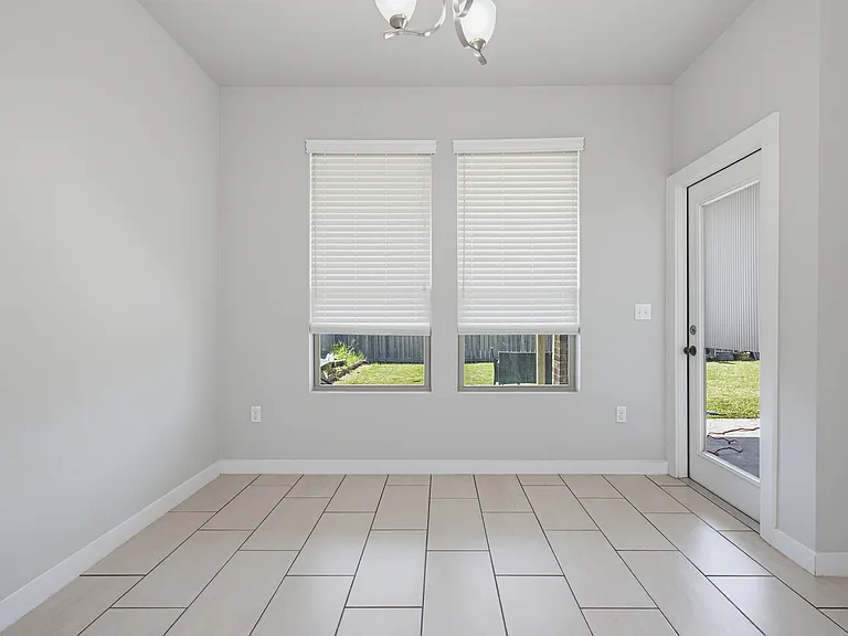 1012 Pasadena St — Photo 5