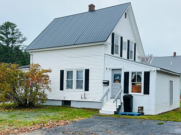 4th image of 16 Maple St