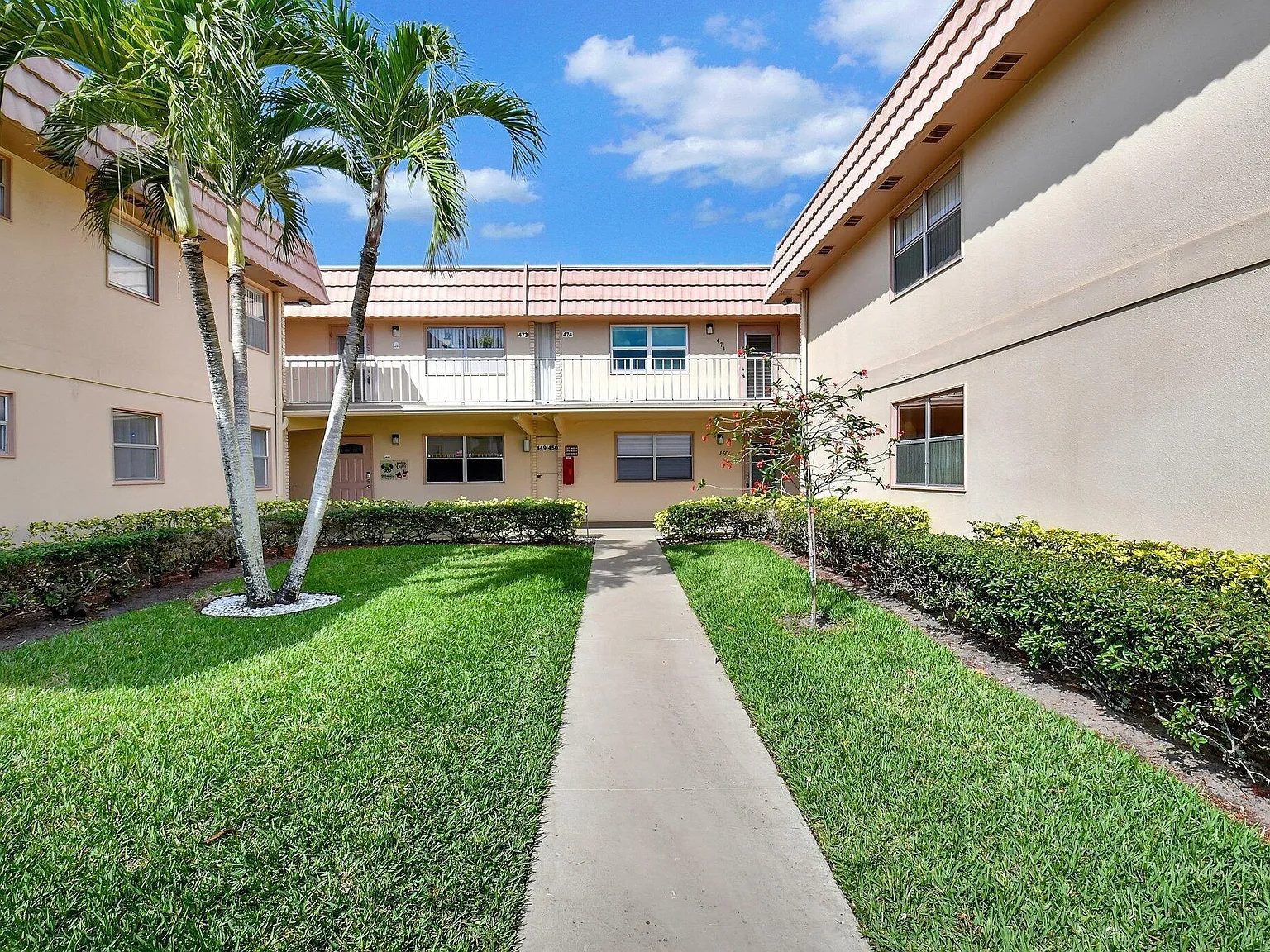 1 bed, 1.5 bath, 720 sqft, $1,695 — Photo 2