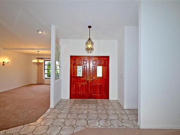 5th image of 4231 SW 2nd Ave