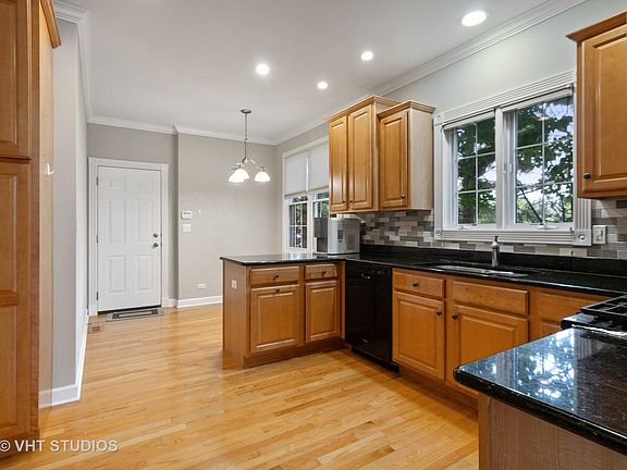 4th image of 793 N Morrison Ave