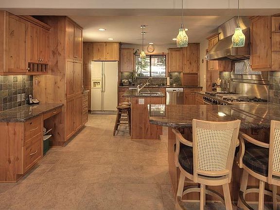 5th image of 641 Martis Peak Dr