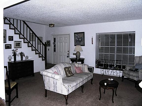 2nd image of 328 Newberry St