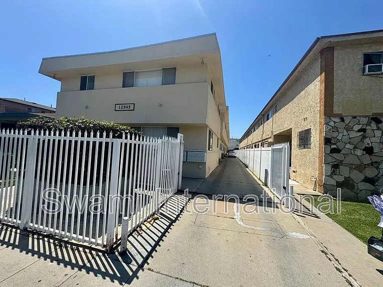 12545 Eucalyptus Ave #E — Photo 23
