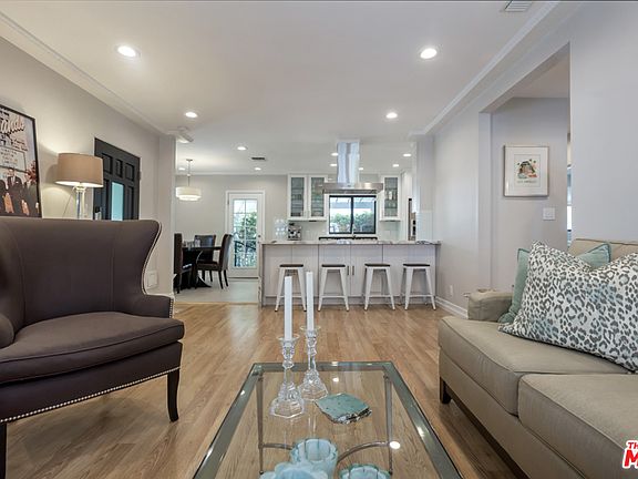 5th image of 3206 S Beverly Dr
