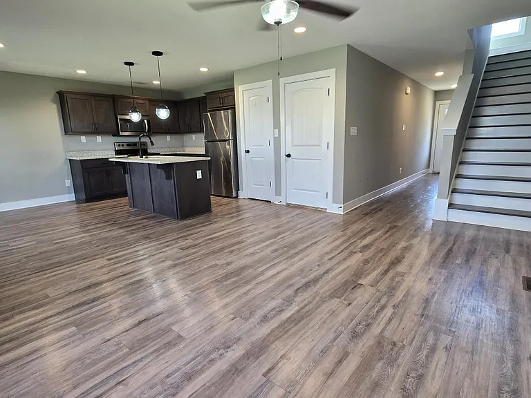 414 Oak St — Photo 11