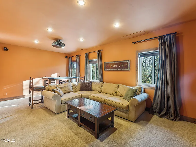 7240 Buckboard Dr — Photo 37