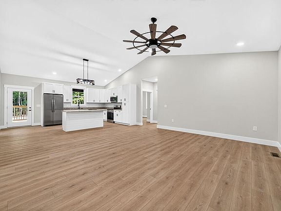 2nd image of 1020 Fox Ridge Dr