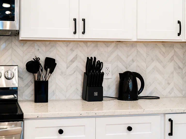 Abundant kitchen and cooking accessories